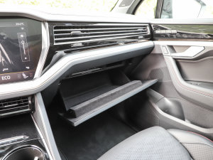 2022款3.0TSI 锐尊二十周年特别版 手套箱