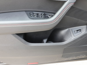 2022款3.0TSI 锐尊二十周年特别版 前门储物空间