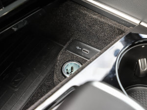 2022款3.0TSI 锐尊二十周年特别版 空间座椅