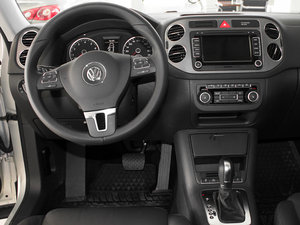 2009款2.0T 豪华版 中控区