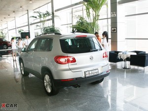 2009款2.0T 豪华版 左后45度