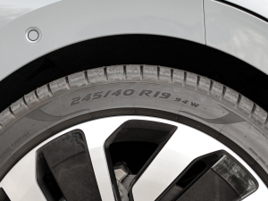 2022款2.0T Shooting Brake R-Line 轮胎尺寸