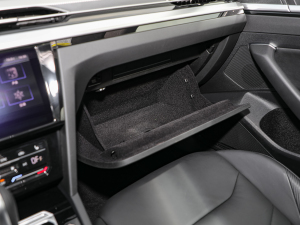 2022款2.0T Shooting Brake R-Line 手套箱