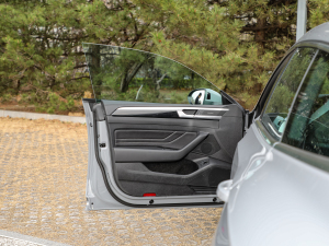 2022款2.0T Shooting Brake R-Line 驾驶位车门