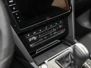 2022��2.0T Shooting Brake R-Line �п؅^