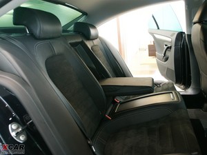 2010款2.0T 风尚版 后排中央扶手