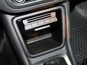 2012款2.0TSI 标配版 欧IV 中控区