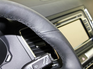 2012款2.0TSI 标配版 欧IV 中控区