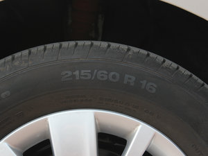 2012款2.0TSI 豪华版 欧IV 轮胎尺寸