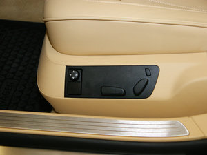 2011款3.6L 5座加长商务版 主驾驶座椅调节