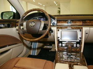 2011款3.6L 4座加长Individual 中控区