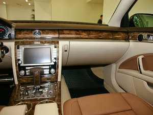 2011款3.6L 4座加长Individual 中控区