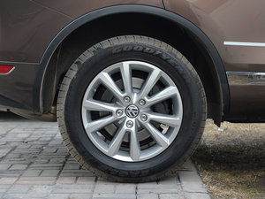 2011款3.0TSI 高配型 轮圈
