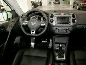 2011款2.0T R-Line 中控区