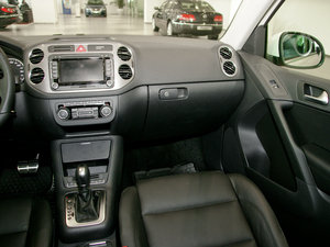 2011款2.0T R-Line 中控区
