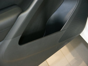 2011款2.0T R-Line 前门储物空间
