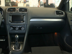 2011款2.0T 中控区
