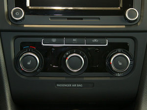 2011款2.0T 中控区