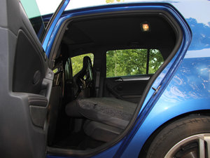 2011款2.0T 后排座椅放倒