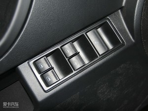 2009款2.0L 敞篷基本版 主驾车窗控制区	