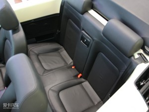2009款2.0L 敞篷基本版 后排空间