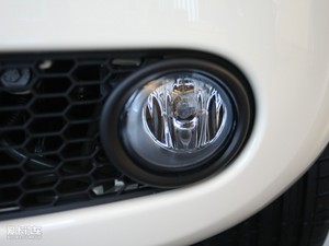 2009款2.0L 敞篷基本版 前雾灯