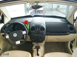 2009款2.0L 敞篷顶配版 内饰全景