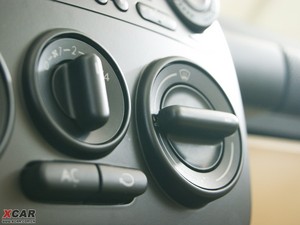 2009款2.0L 敞篷顶配版 中控区