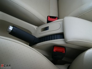 2009款2.0L 敞篷顶配版 驻车制动器