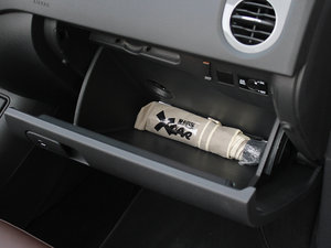 2012款2.0TSI 豪华版 手套箱
