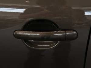 2012款2.0TSI 舒适版 主驾门拉手