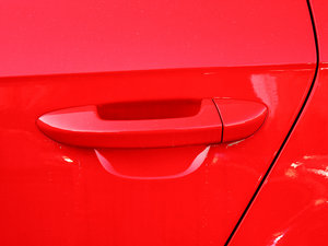 2012款2.0TSI 两驱豪华版 主驾门拉手