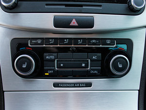 2012款2.0TSI 两驱豪华版 空调调节