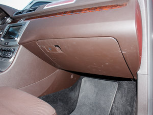 2012款2.0TSI 两驱豪华版 手套箱