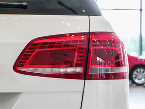 2012款2.0TSI 四驱豪华版 尾灯