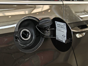 2012款2.0tsi 两驱舒适版 油箱盖打开