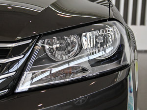 2012款2.0TSI 两驱舒适版 大灯