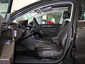 2012款2.0TSI 两驱舒适版 前排空间