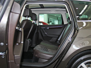 2012款2.0TSI 两驱舒适版 后排空间