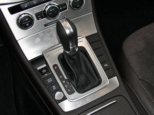 2012款2.0TSI 两驱舒适版 换挡杆