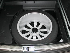 2012款2.0TSI 两驱舒适版 备胎