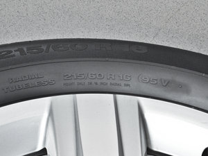 2013款2.0TSI 豪华版 轮胎尺寸