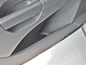 2013款2.0TSI 豪华版 前门储物空间