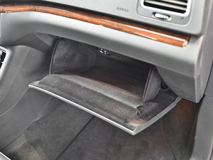 2013款2.0TSI 豪华版 手套箱