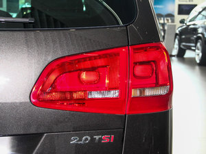 2013款2.0TSI 标配版 尾灯