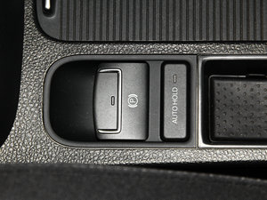 2013款2.0TSI 标配版 驻车制动器