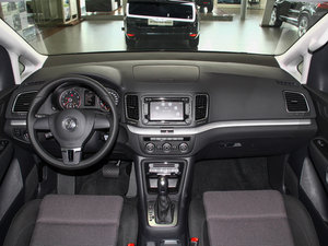 2013款2.0TSI 标配版 内饰全景
