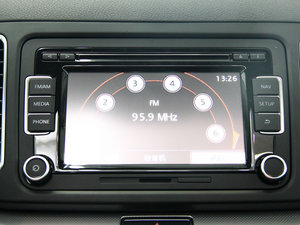 2013款2.0TSI 标配版 音响调节