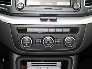 2013款2.0TSI 标配版 中控区