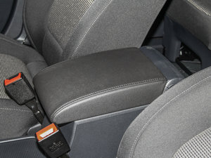 2013款2.0TSI 标配版 中央扶手箱